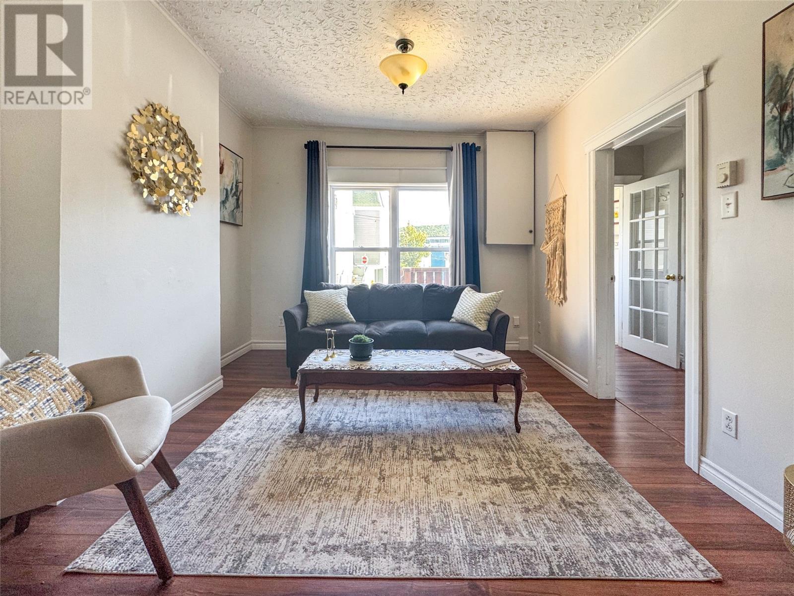 114 Queens Road, St. John'S, NL - Indoor Photo Showing Living Room