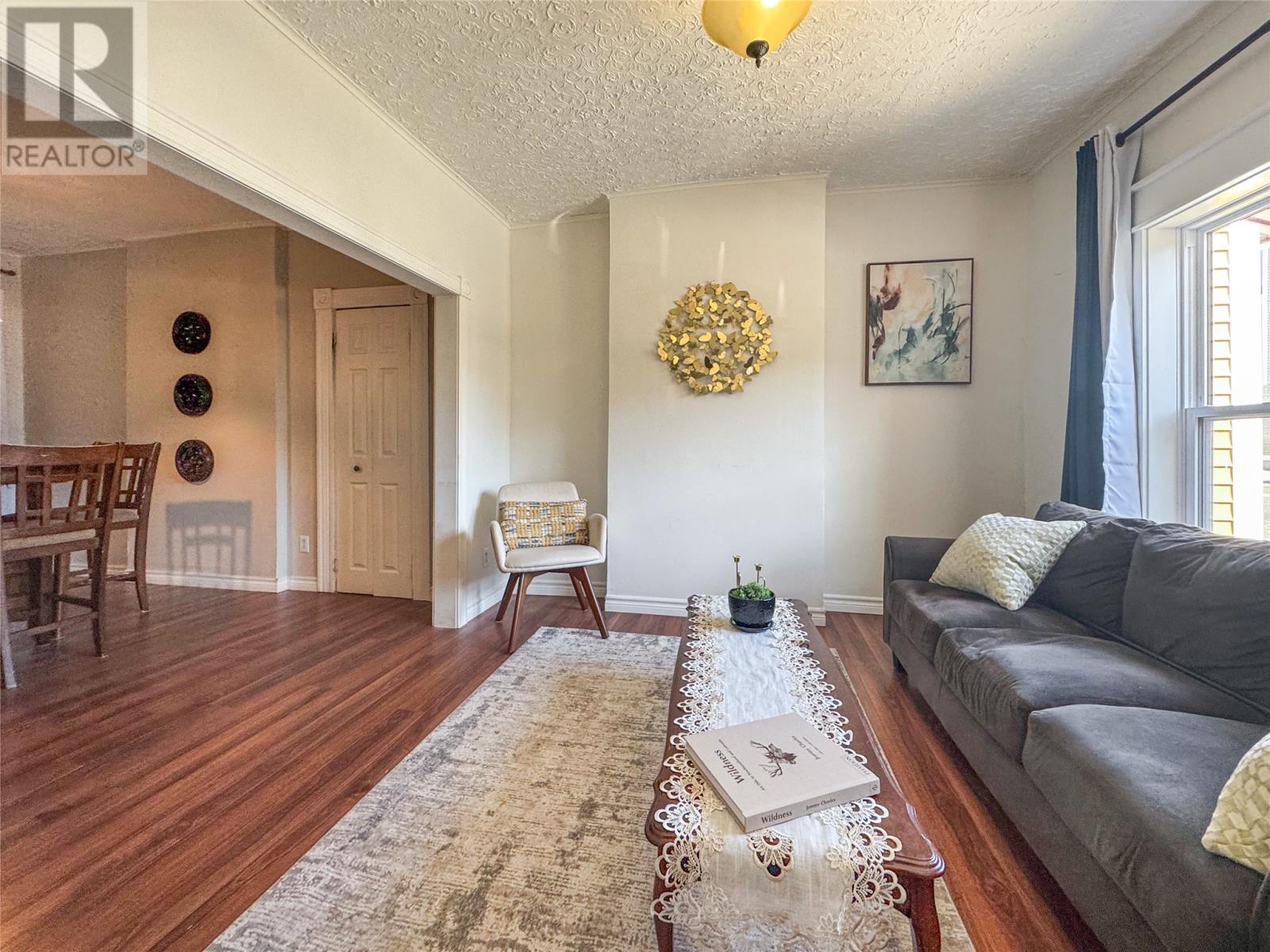 114 Queens Road, St. John'S, NL - Indoor Photo Showing Living Room