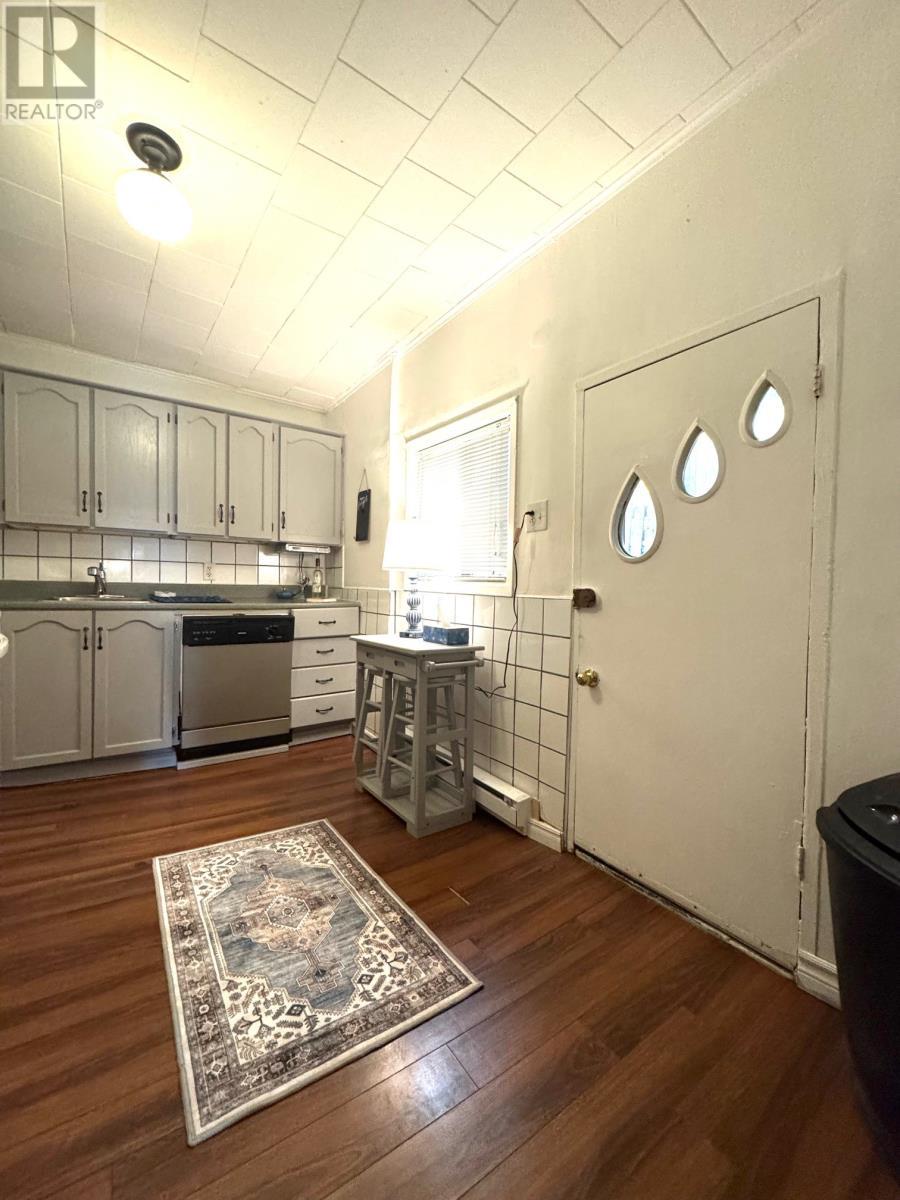 114 Queens Road, St. John'S, NL - Indoor Photo Showing Kitchen