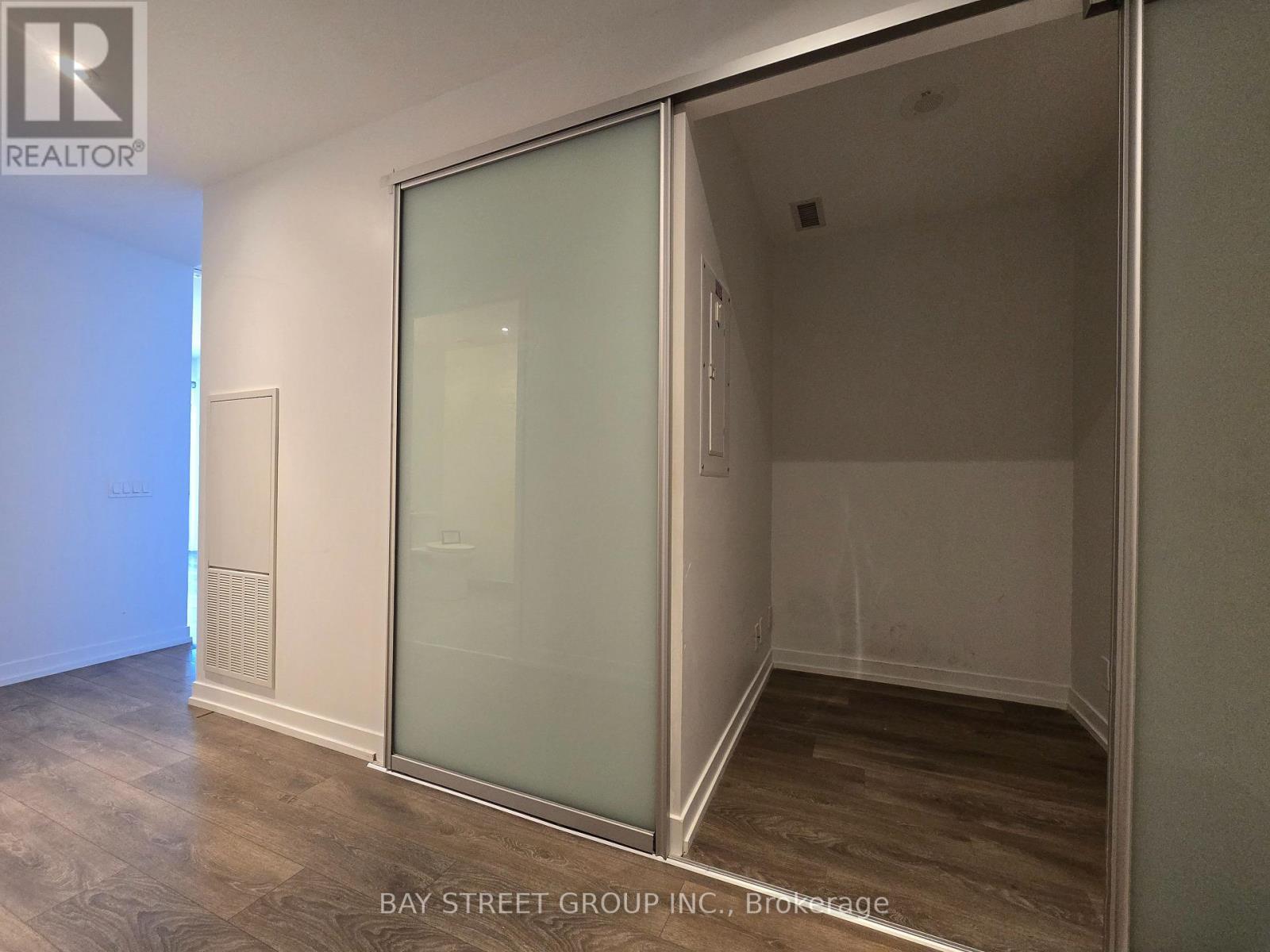 2708 - 950 Portage Parkway, Vaughan, ON - Indoor Photo Showing Bathroom