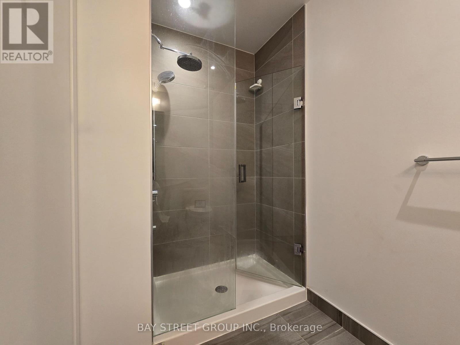 2708 - 950 Portage Parkway, Vaughan, ON - Indoor Photo Showing Bathroom