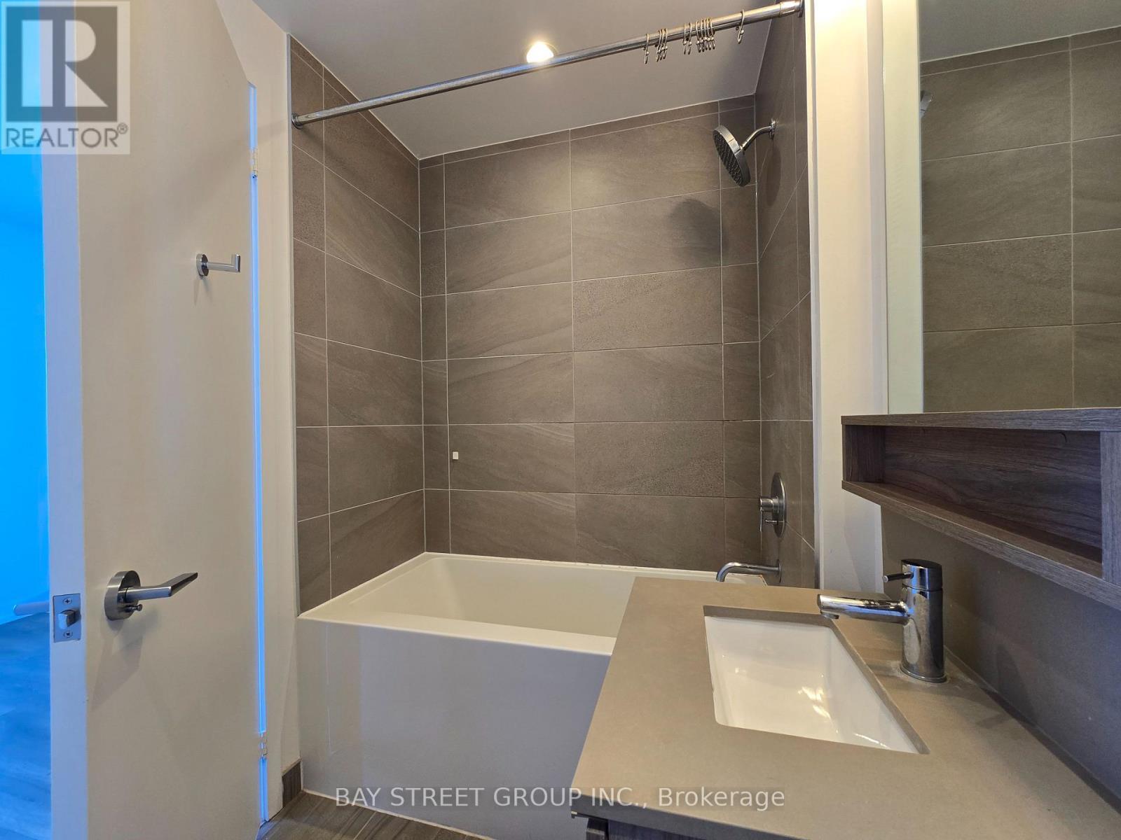 2708 - 950 Portage Parkway, Vaughan, ON - Indoor Photo Showing Bathroom