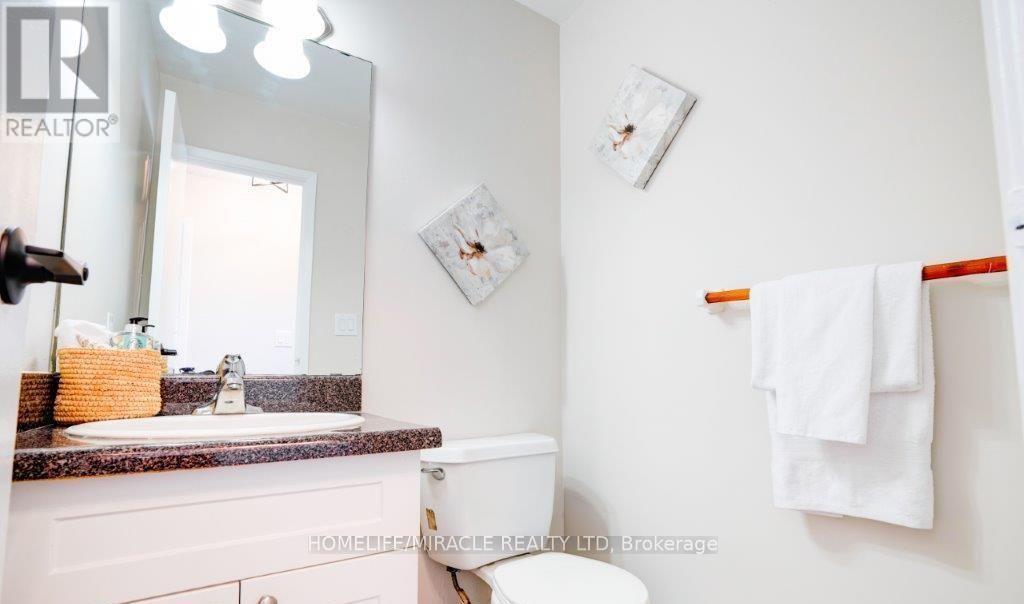 52 - 355 Sandringham Crescent, London South, ON - Indoor Photo Showing Bathroom