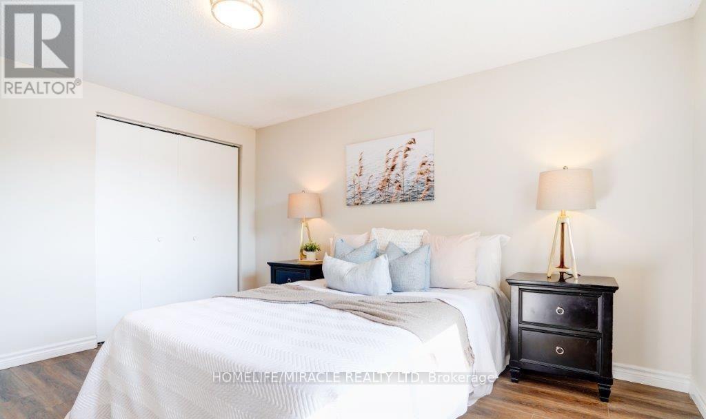 52 - 355 Sandringham Crescent, London South, ON - Indoor Photo Showing Bedroom