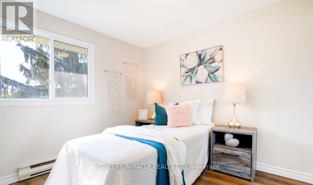 52 - 355 Sandringham Crescent, London South, ON - Indoor Photo Showing Bedroom
