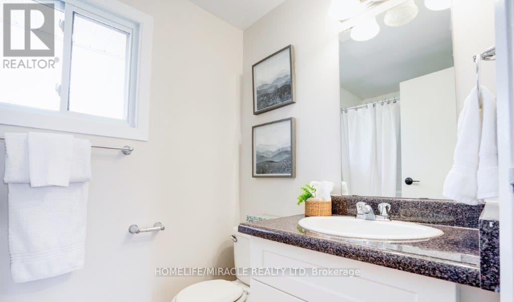 52 - 355 Sandringham Crescent, London South, ON - Indoor Photo Showing Bathroom