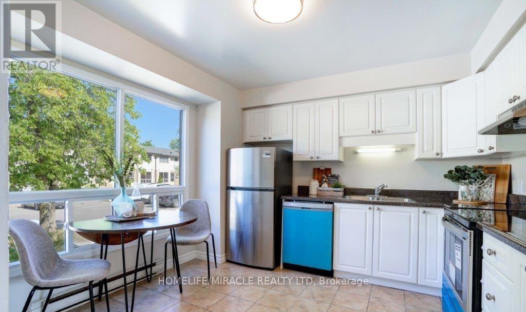 52 - 355 Sandringham Crescent, London South, ON - Indoor Photo Showing Other Room