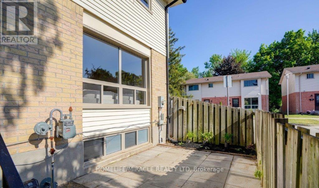 52 - 355 Sandringham Crescent, London South, ON - Outdoor With Exterior