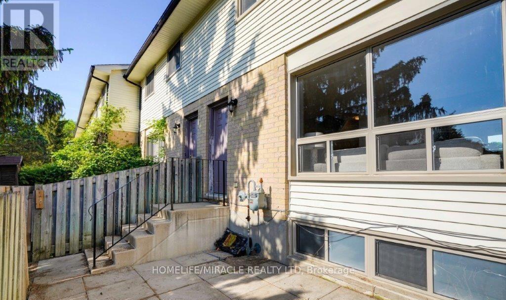 52 - 355 Sandringham Crescent, London South, ON - Outdoor With Exterior