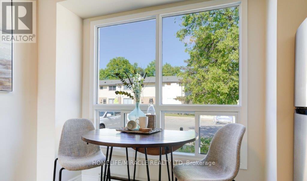 52 - 355 Sandringham Crescent, London South, ON - Indoor Photo Showing Dining Room
