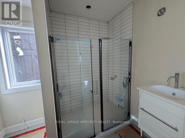 9 Gwynne Avenue, Ottawa, ON - Indoor Photo Showing Bathroom