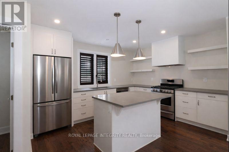 9 Gwynne Avenue, Ottawa, ON - Indoor Photo Showing Kitchen With Upgraded Kitchen