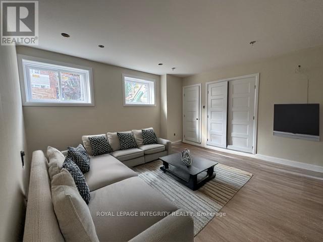 9 Gwynne Avenue, Ottawa, ON - Indoor Photo Showing Living Room