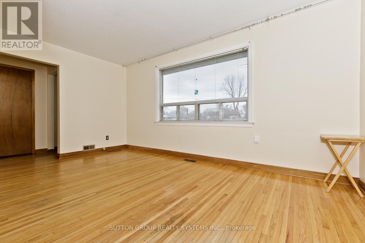 11 Helsby Crescent, Toronto, ON - Indoor Photo Showing Other Room