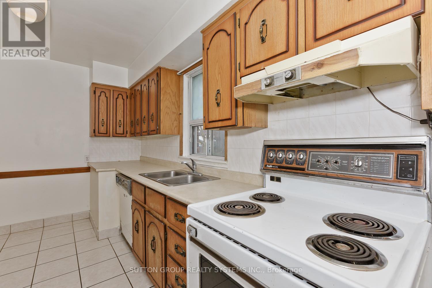 11 Helsby Crescent, Toronto, ON - Indoor Photo Showing Kitchen With Double Sink