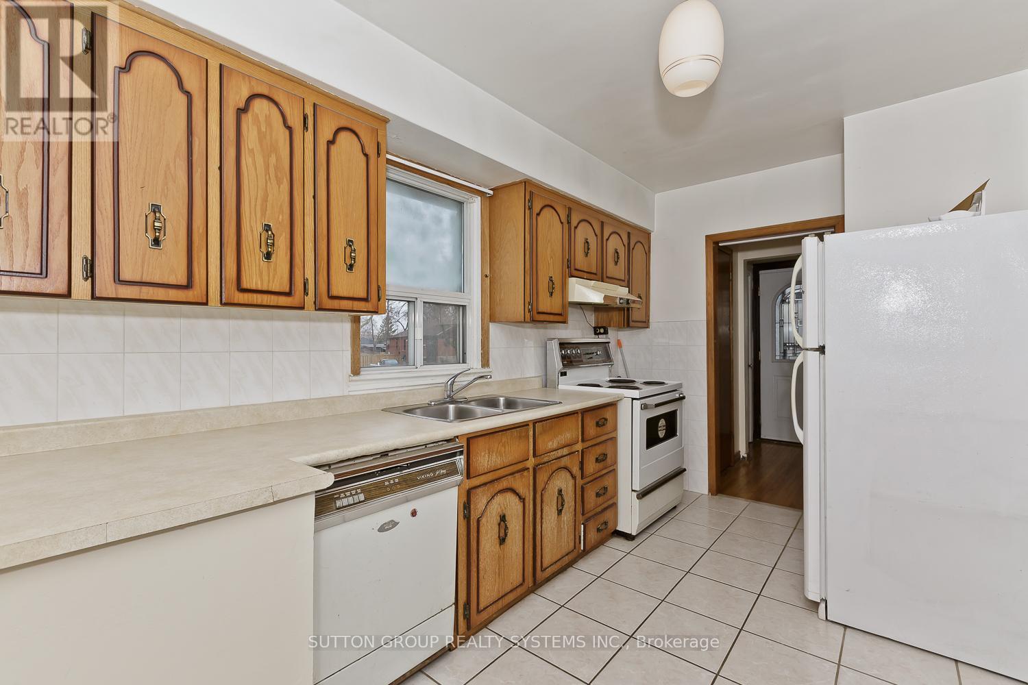 11 Helsby Crescent, Toronto, ON - Indoor Photo Showing Kitchen With Double Sink