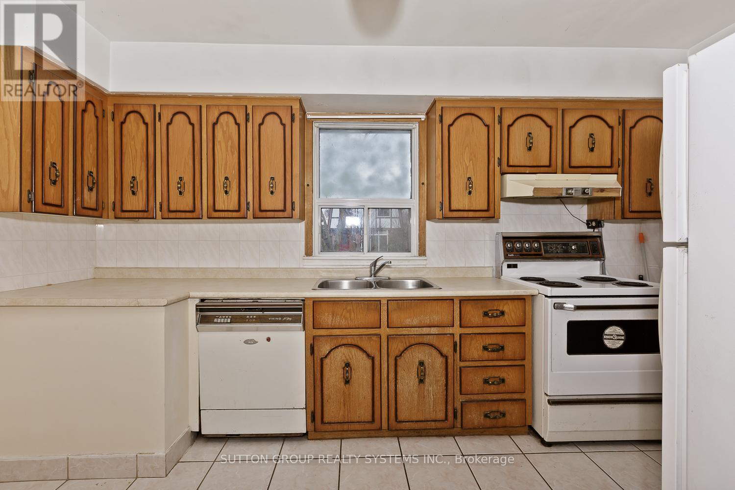 11 Helsby Crescent, Toronto, ON - Indoor Photo Showing Kitchen With Double Sink