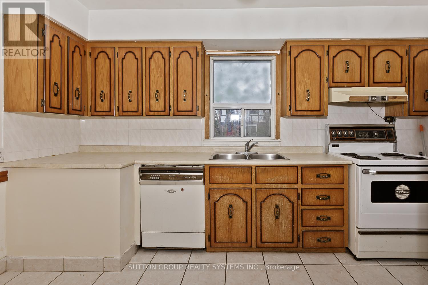 11 Helsby Crescent, Toronto, ON - Indoor Photo Showing Kitchen With Double Sink