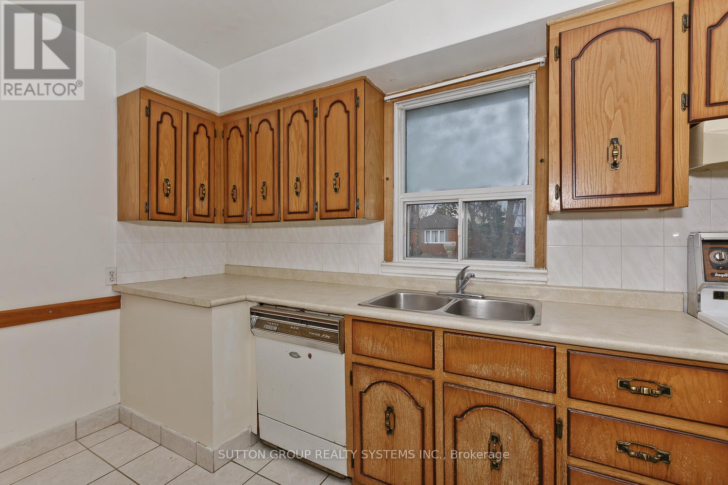11 Helsby Crescent, Toronto, ON - Indoor Photo Showing Kitchen With Double Sink