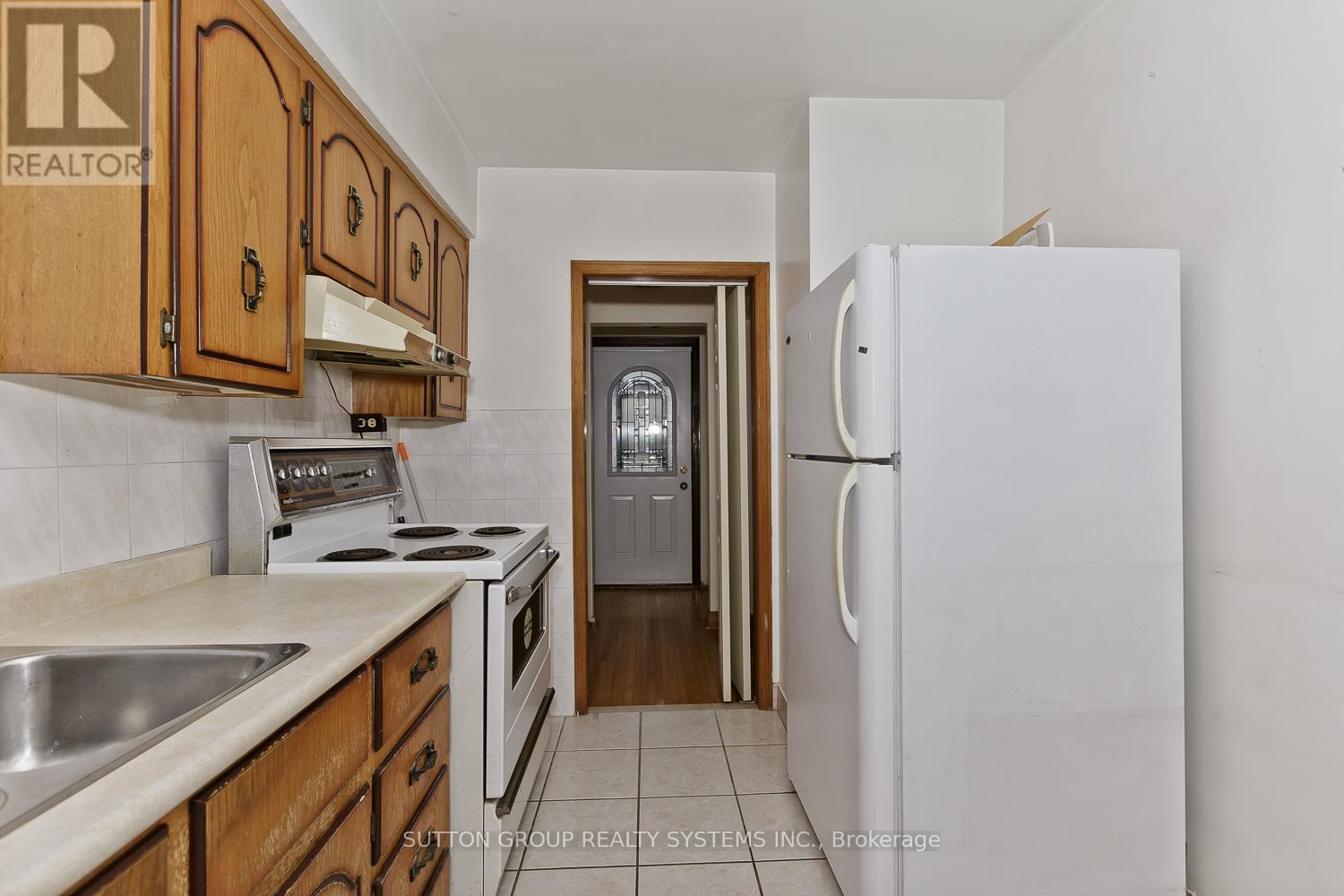 11 Helsby Crescent, Toronto, ON - Indoor Photo Showing Kitchen