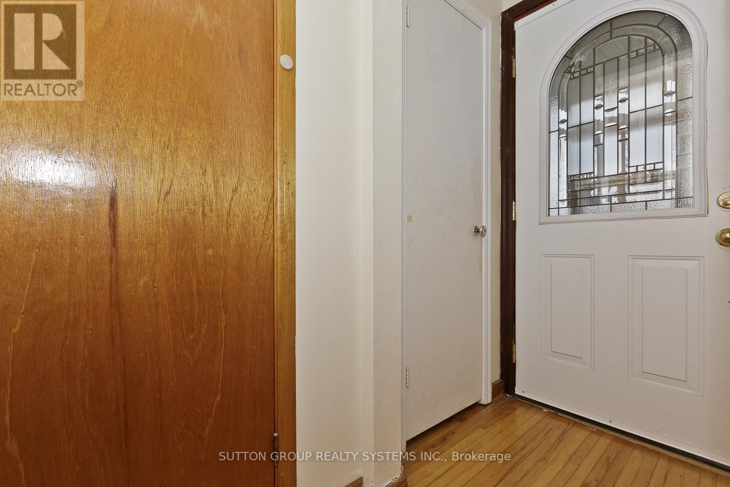 11 Helsby Crescent, Toronto, ON - Indoor Photo Showing Other Room