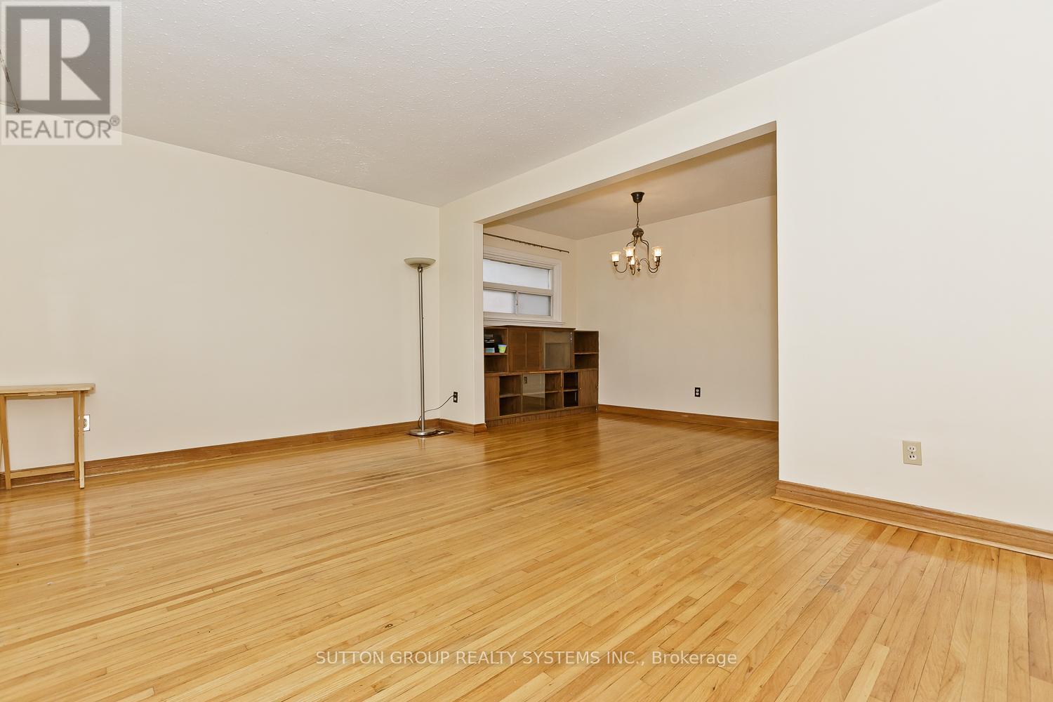 11 Helsby Crescent, Toronto, ON - Indoor