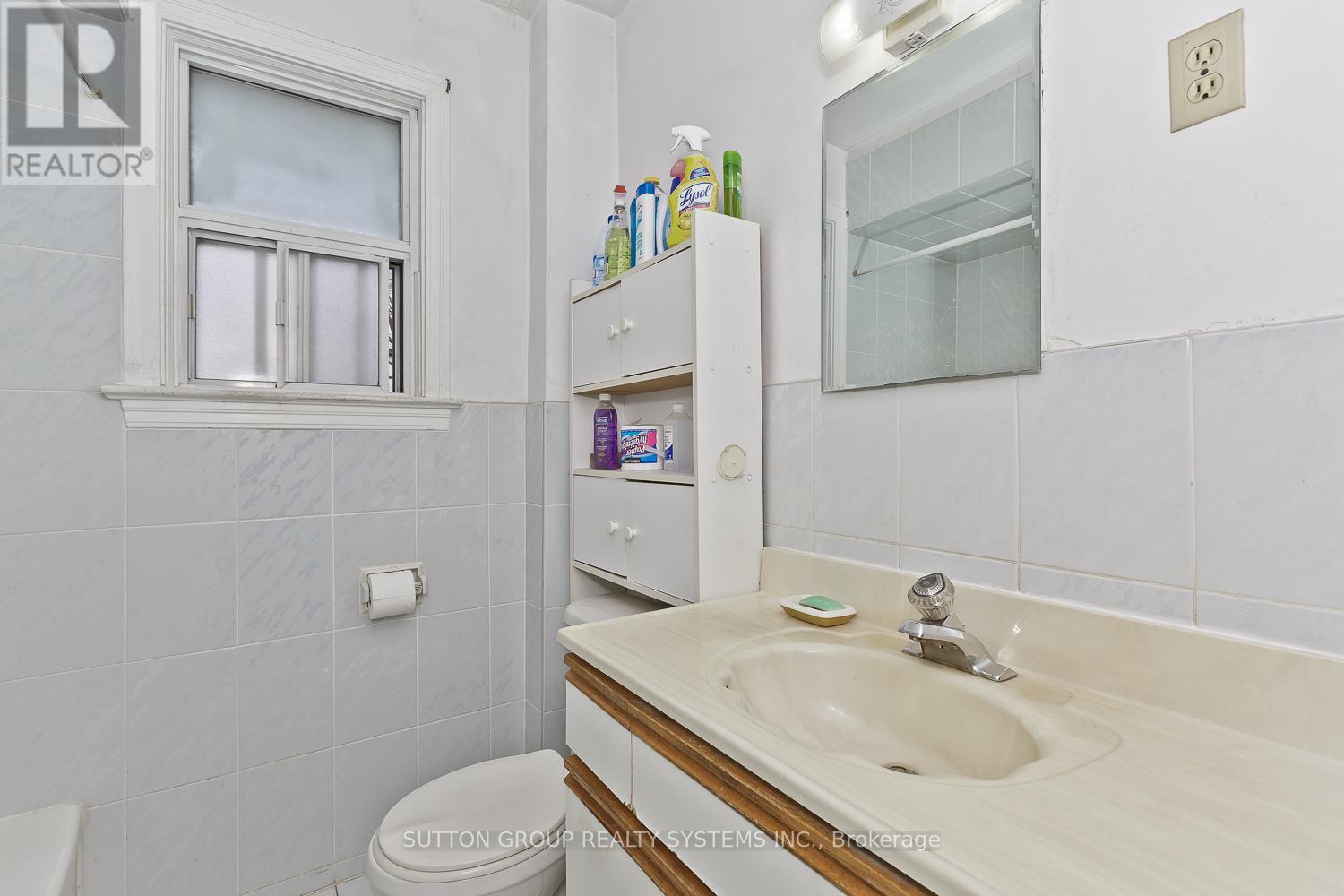 11 Helsby Crescent, Toronto, ON - Indoor Photo Showing Bathroom