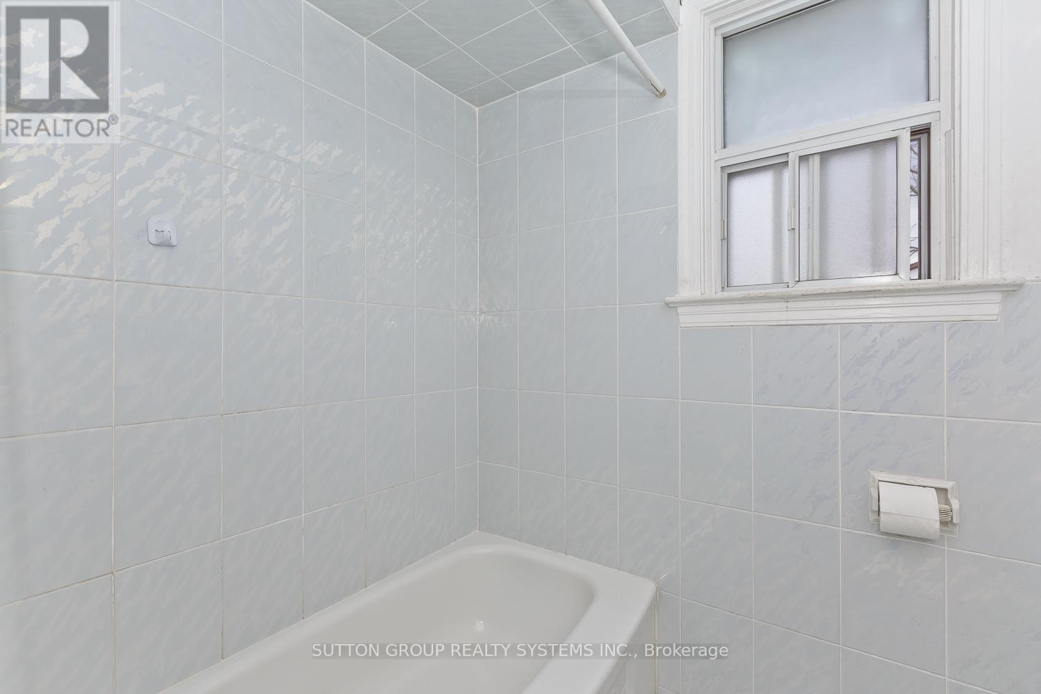 11 Helsby Crescent, Toronto, ON - Indoor Photo Showing Bathroom