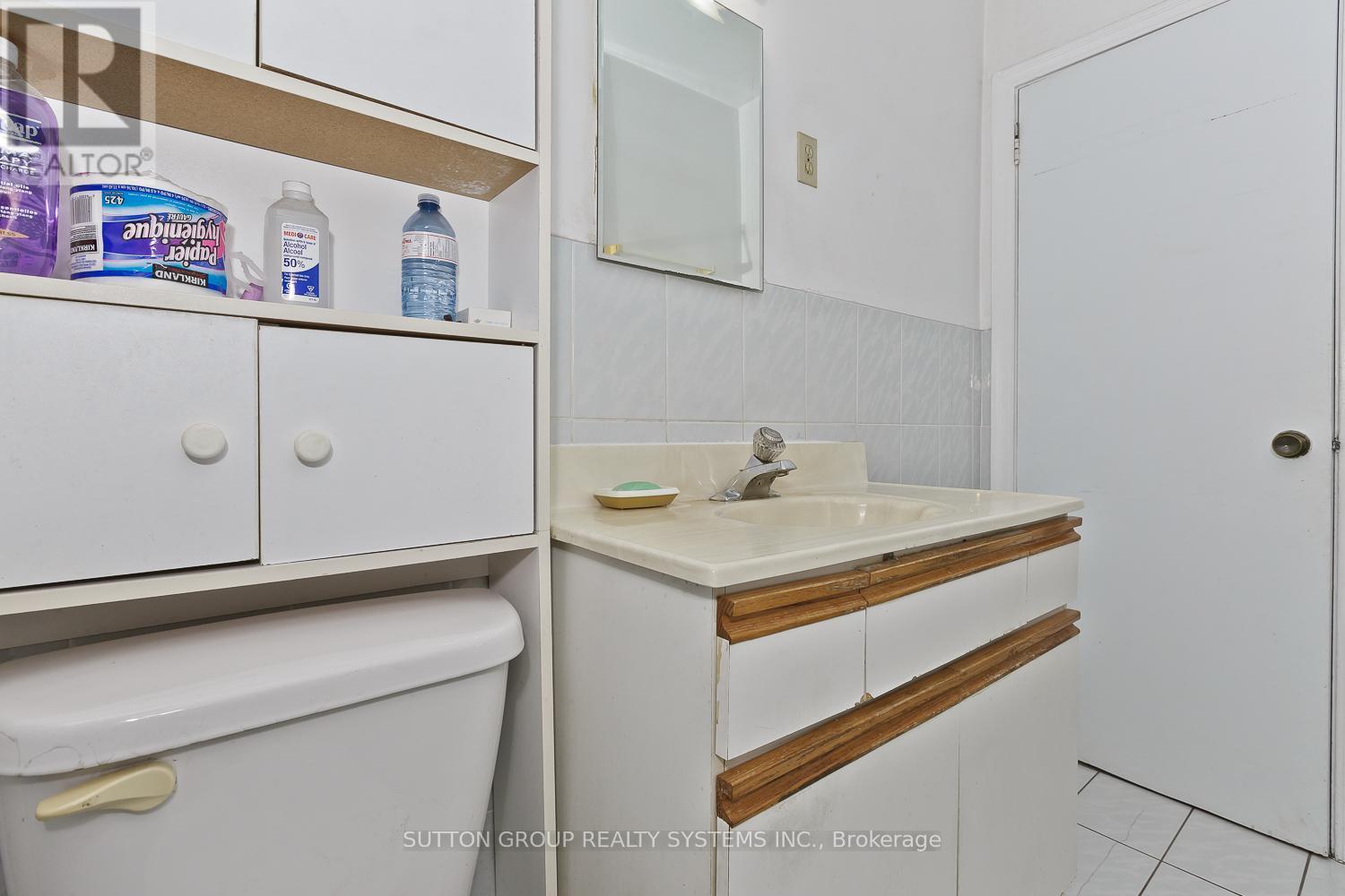 11 Helsby Crescent, Toronto, ON - Indoor