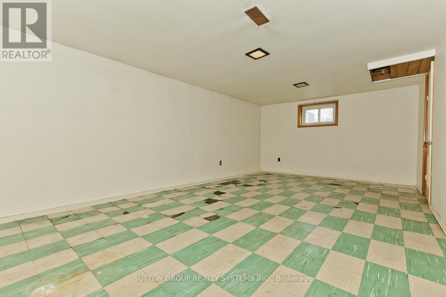 11 Helsby Crescent, Toronto, ON - Indoor Photo Showing Other Room