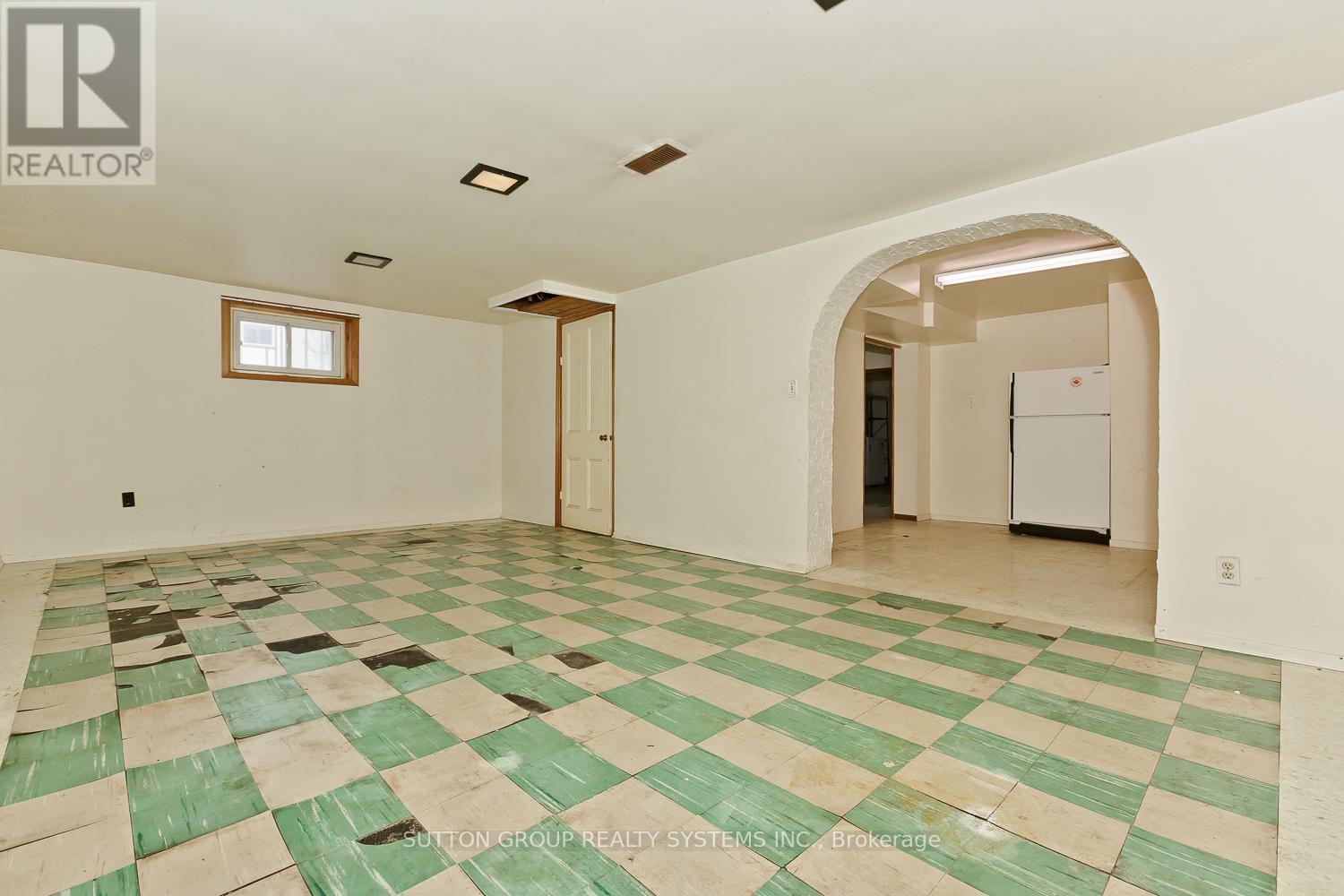 11 Helsby Crescent, Toronto, ON - Indoor Photo Showing Other Room