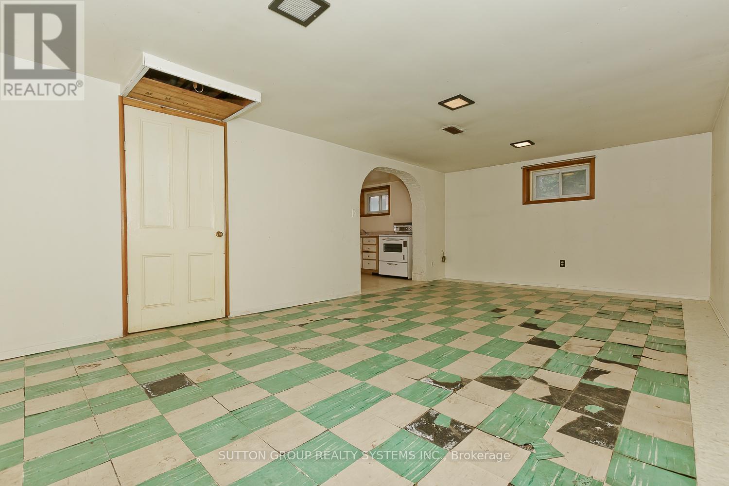 11 Helsby Crescent, Toronto, ON - Indoor Photo Showing Other Room