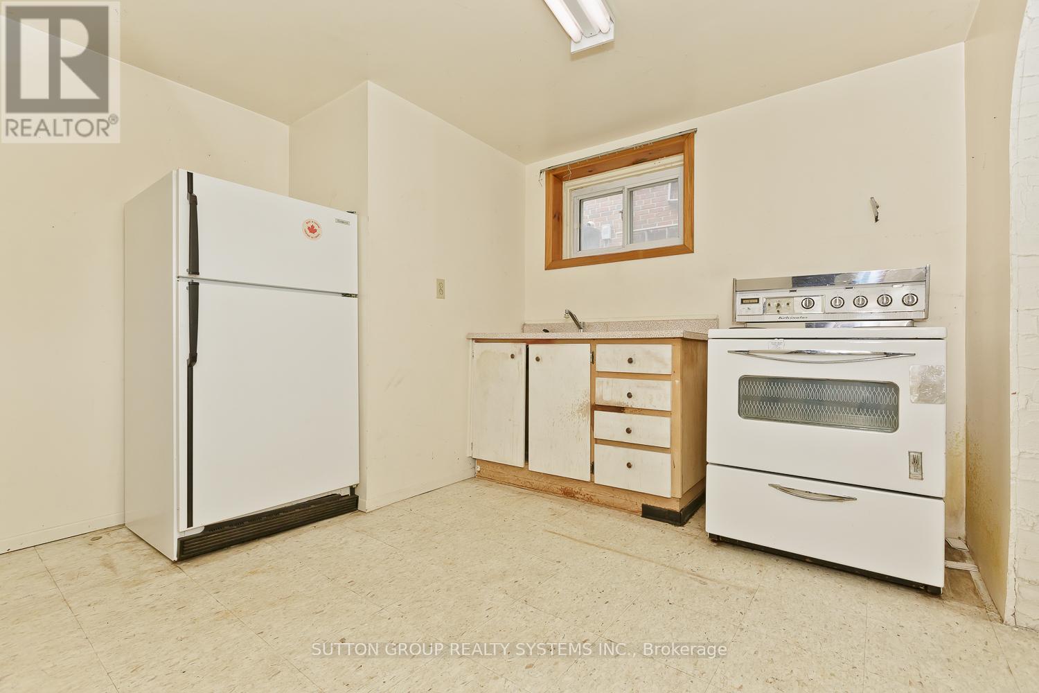 11 Helsby Crescent, Toronto, ON - Indoor Photo Showing Kitchen