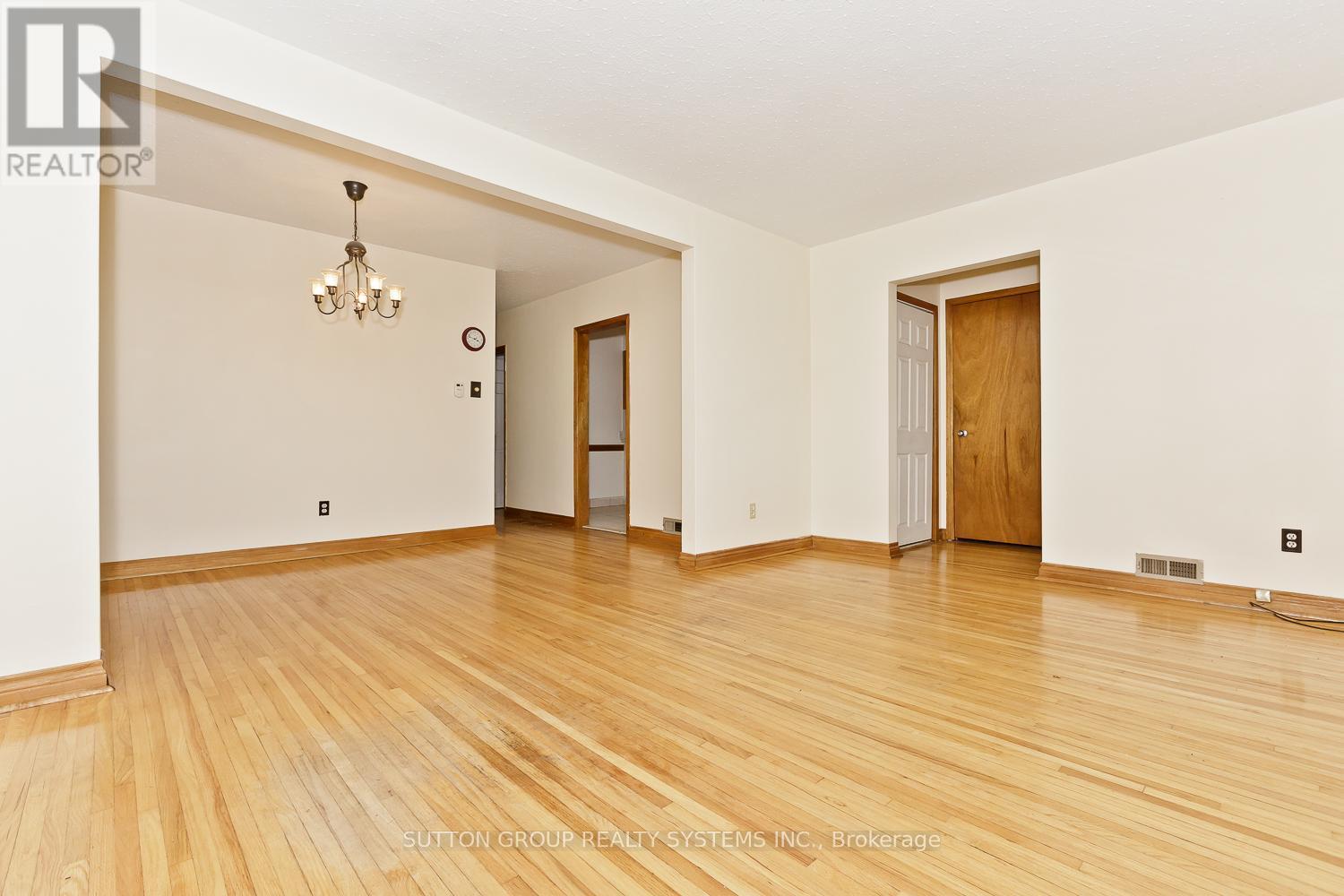 11 Helsby Crescent, Toronto, ON - Indoor Photo Showing Other Room