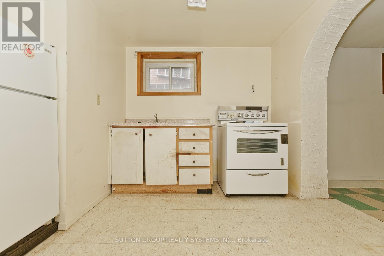 11 Helsby Crescent, Toronto, ON - Indoor Photo Showing Other Room