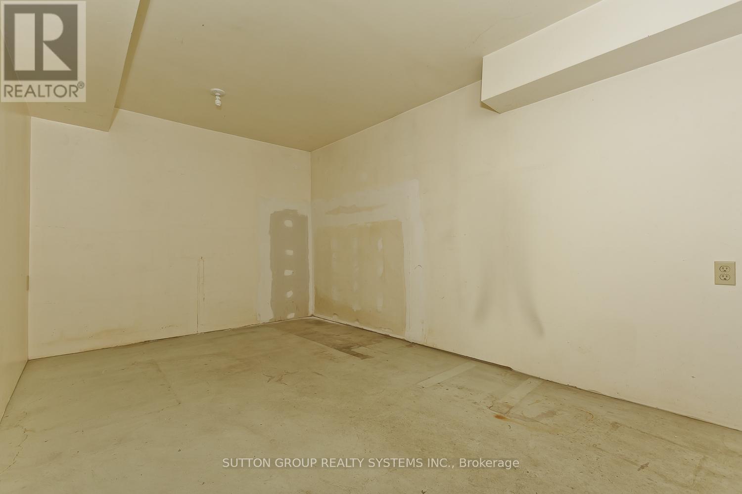 11 Helsby Crescent, Toronto, ON - Indoor Photo Showing Other Room