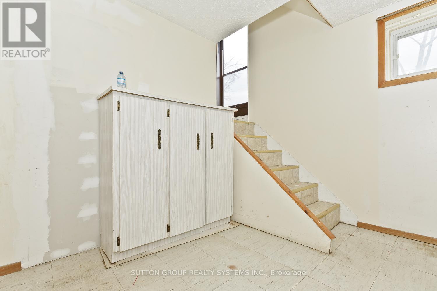 11 Helsby Crescent, Toronto, ON - Indoor Photo Showing Other Room