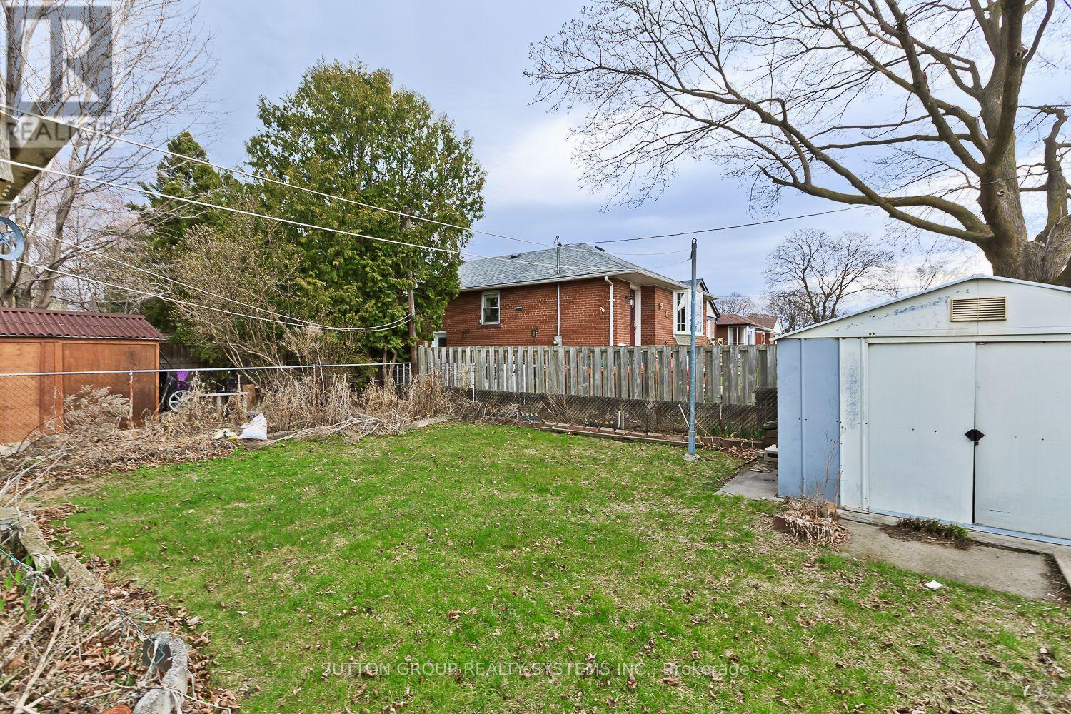 11 Helsby Crescent, Toronto, ON - Outdoor