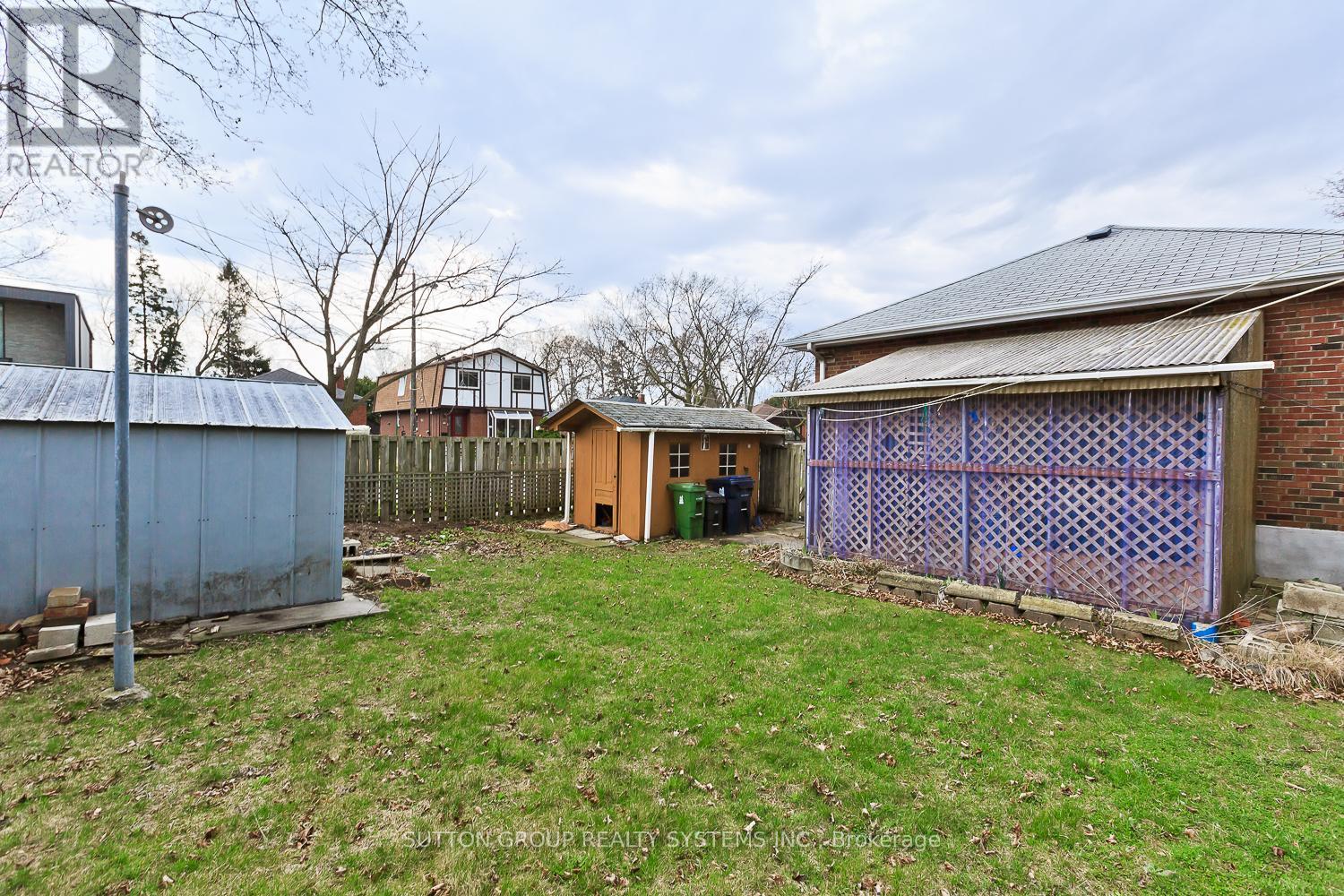 11 Helsby Crescent, Toronto, ON - Outdoor