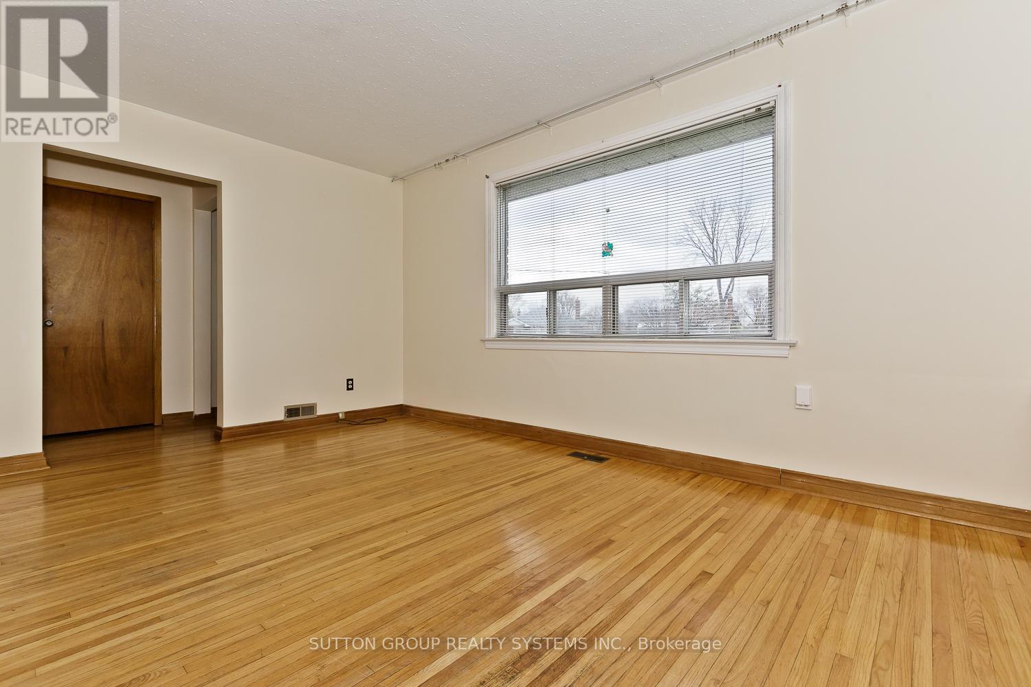 11 Helsby Crescent, Toronto, ON - Indoor Photo Showing Other Room