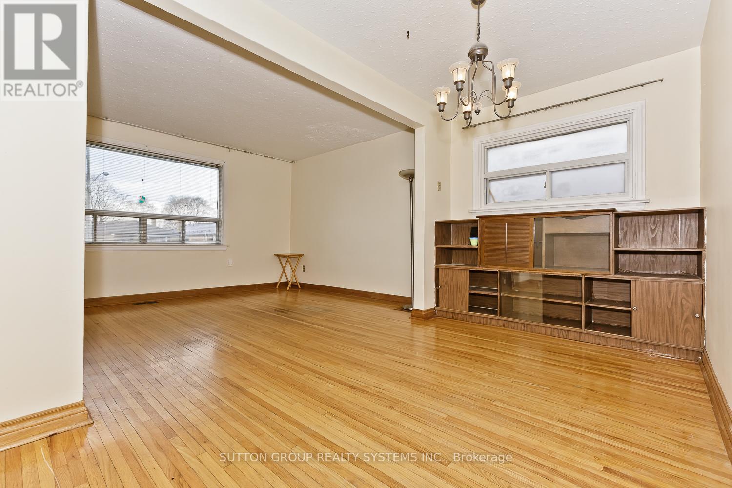 11 Helsby Crescent, Toronto, ON - Indoor Photo Showing Other Room