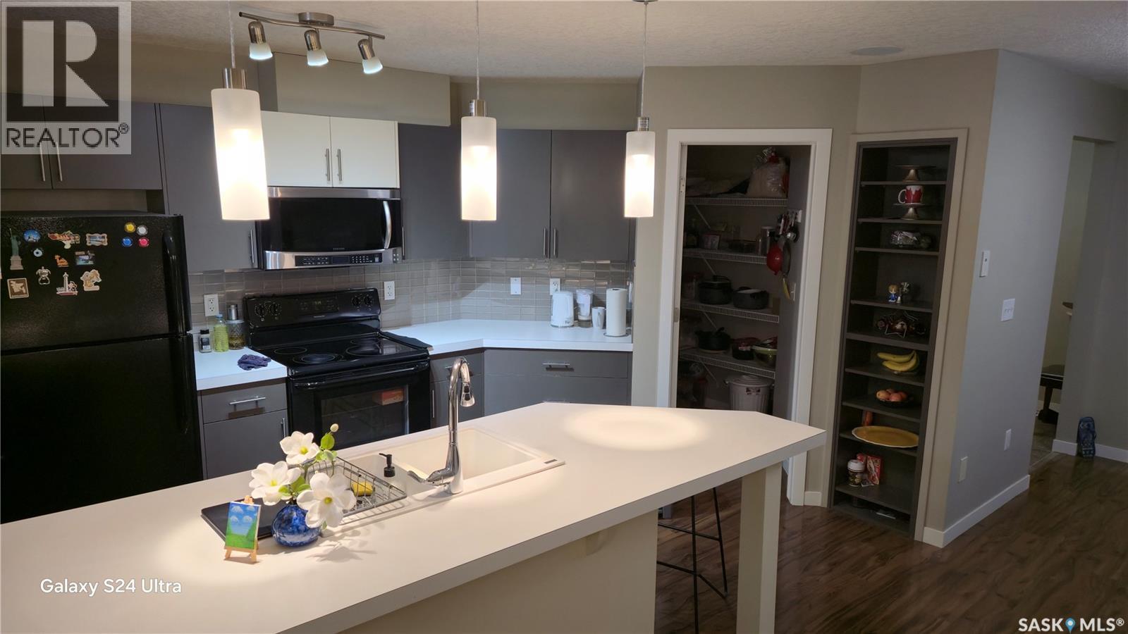 5110 Mitchinson Way, Regina, SK - Indoor Photo Showing Kitchen
