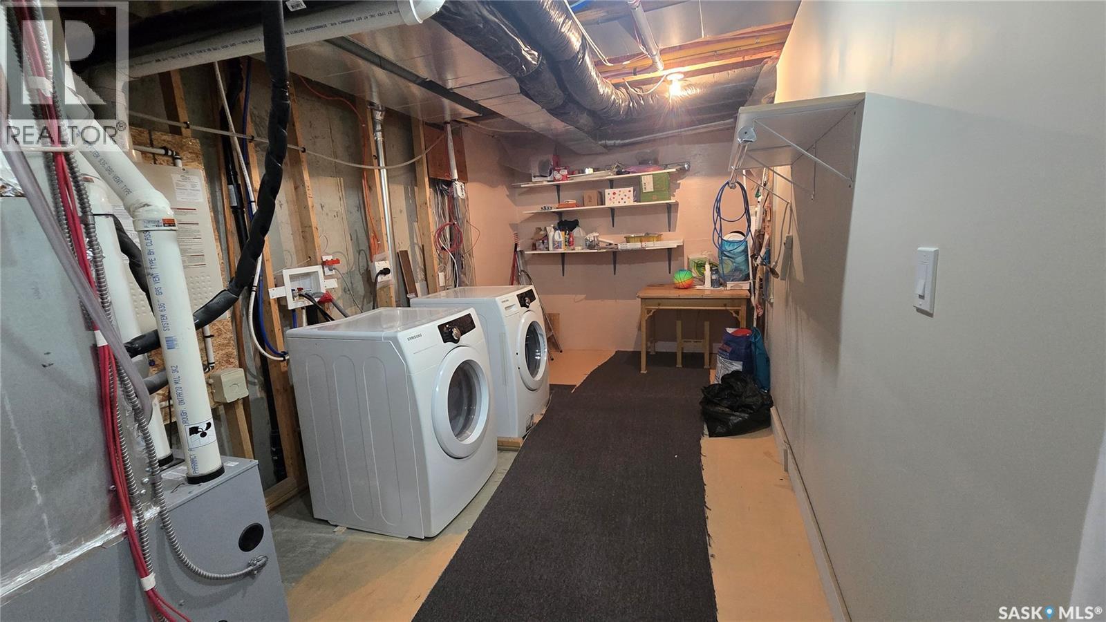 5110 Mitchinson Way, Regina, SK - Indoor Photo Showing Laundry Room