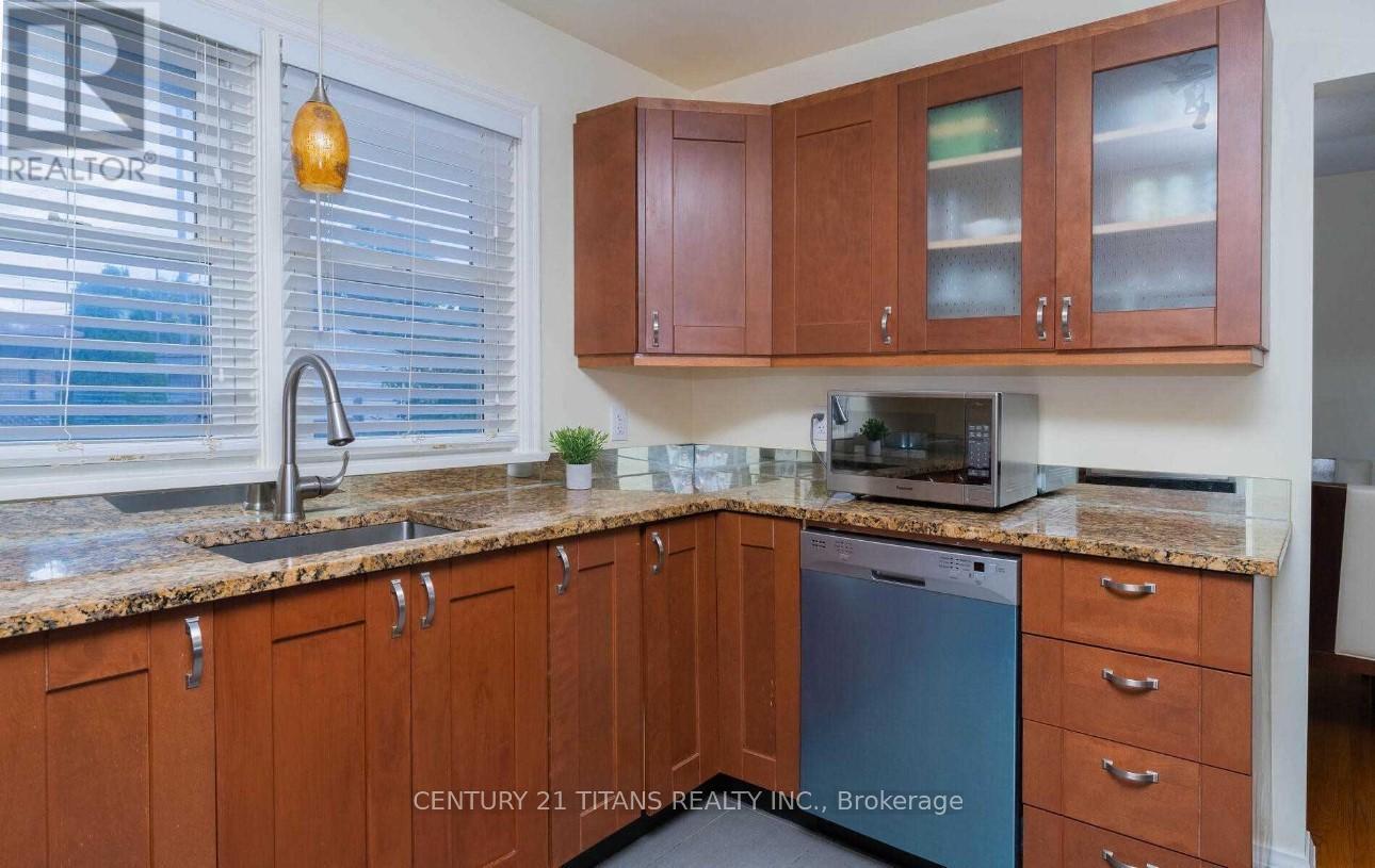 (Main) - 808 Eastglen Drive, Oshawa, ON - Indoor Photo Showing Kitchen