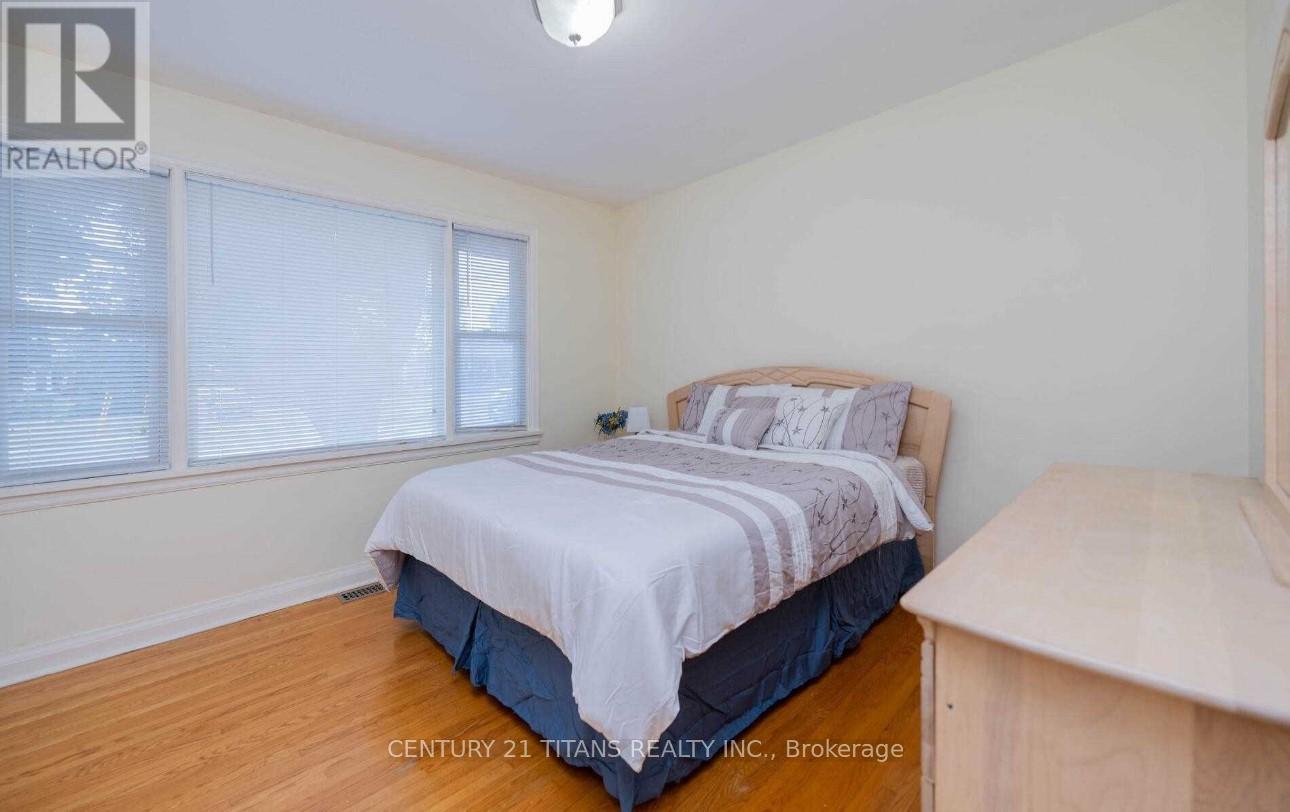 (Main) - 808 Eastglen Drive, Oshawa, ON - Indoor Photo Showing Bedroom