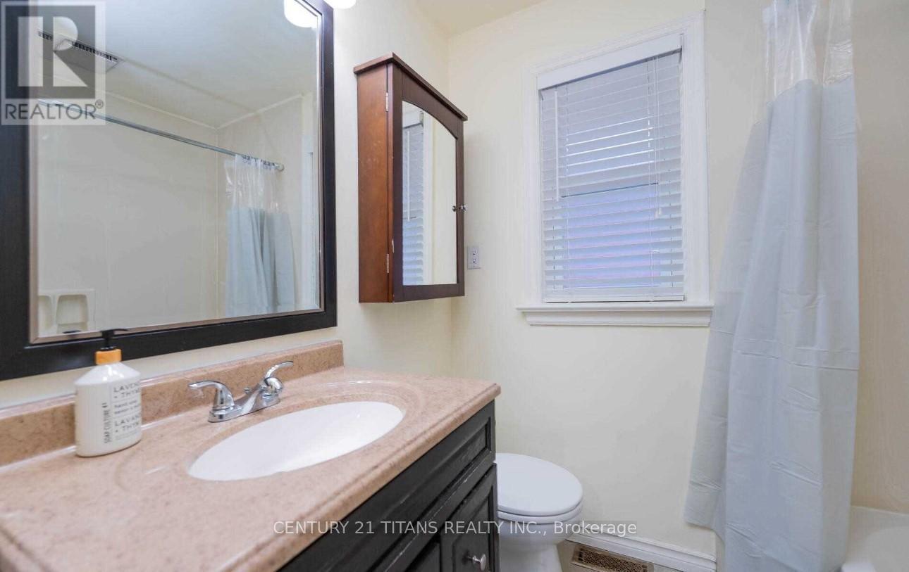 (Main) - 808 Eastglen Drive, Oshawa, ON - Indoor Photo Showing Bathroom