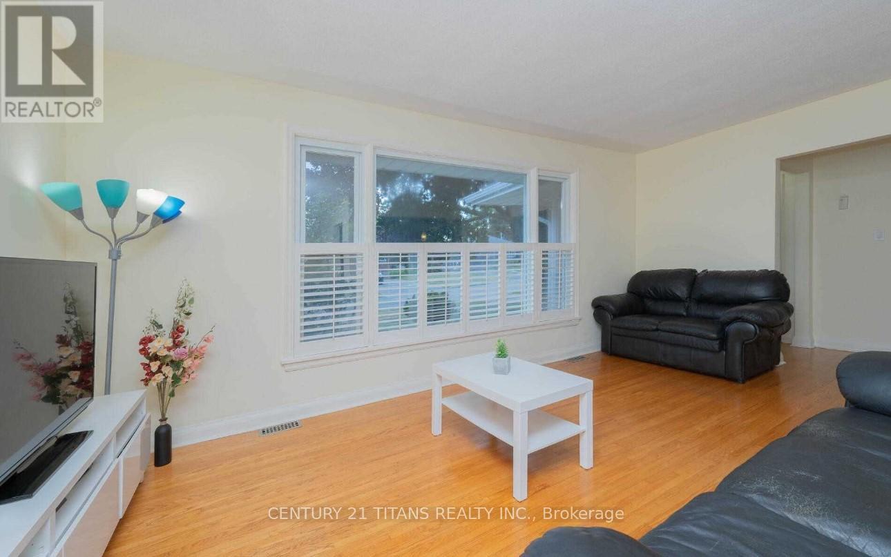 (Main) - 808 Eastglen Drive, Oshawa, ON - Indoor Photo Showing Living Room