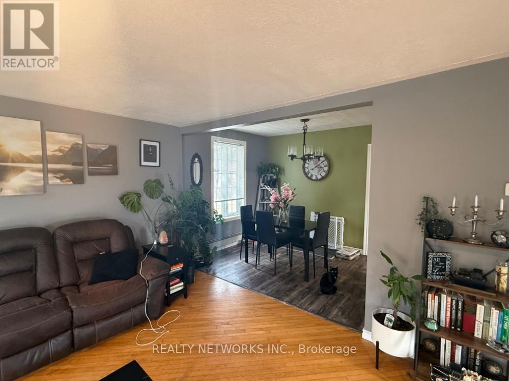 24 Hazelnut Street, Timmins (Sch - Goldmine Rural), ON - Indoor Photo Showing Living Room