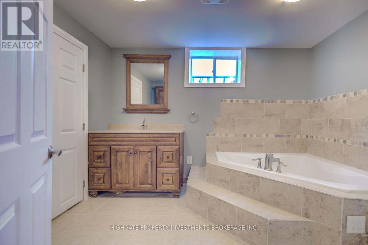 Lower - 265 Trent Street, Oshawa, ON - Indoor Photo Showing Bathroom