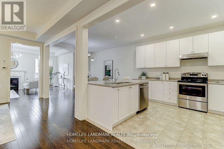 16 Beechborough Crescent, East Gwillimbury, ON - Indoor Photo Showing Kitchen With Double Sink